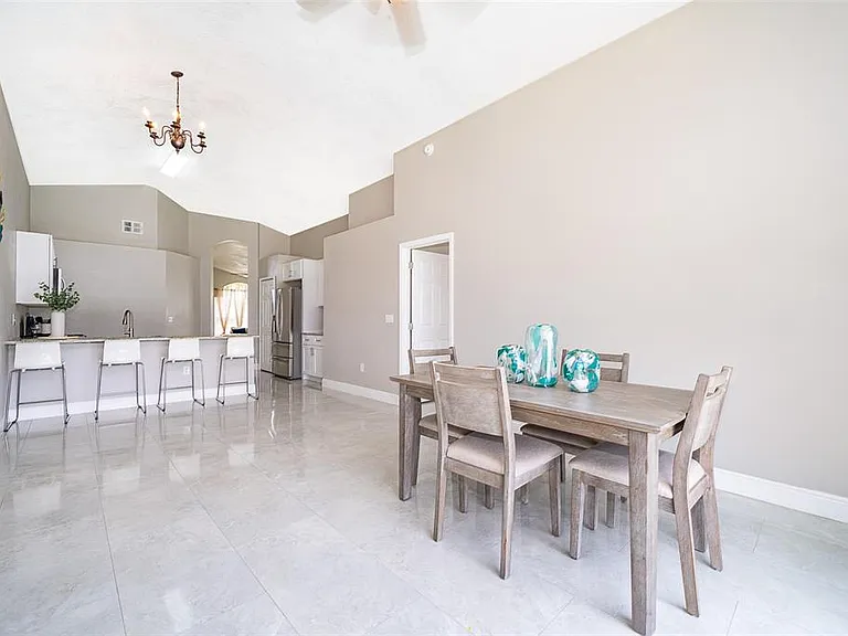 207 Langham Dr — Photo 12