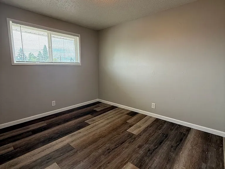 475-18th Ave SE — Photo 5