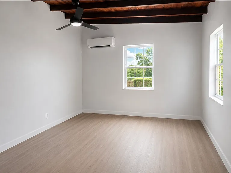 810 NE 3rd Ave — Photo 6