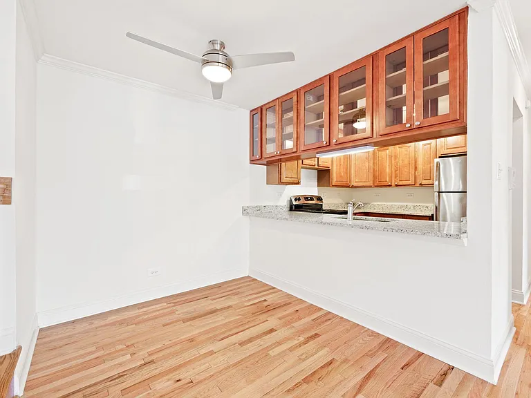Emerald Court Apartments — Photo 25