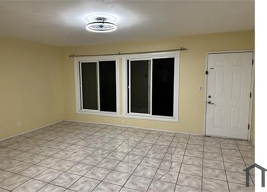 3 bed, 1000 sqft, $2,795 — Photo 2