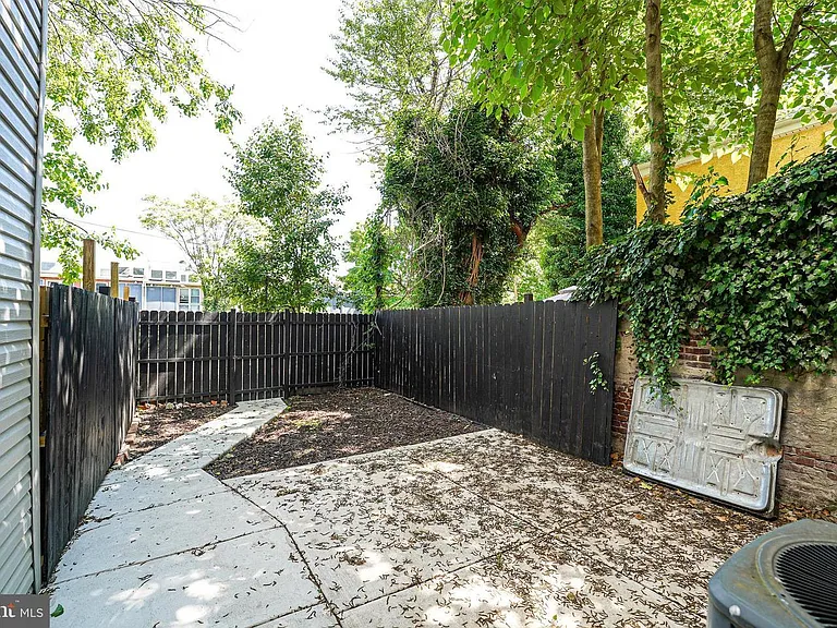 1537 W Stiles St #2 — Photo 23