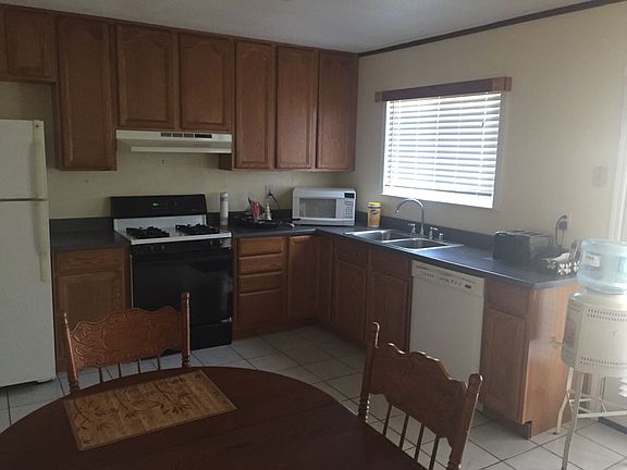 4th image of 813 Garden Gate Dr