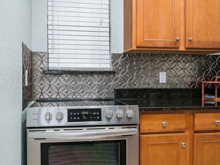 250 Westlawn Dr #605 — Photo 9