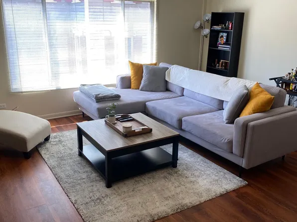 943 Pleasant St APT 2D, Oak Park, IL 60302