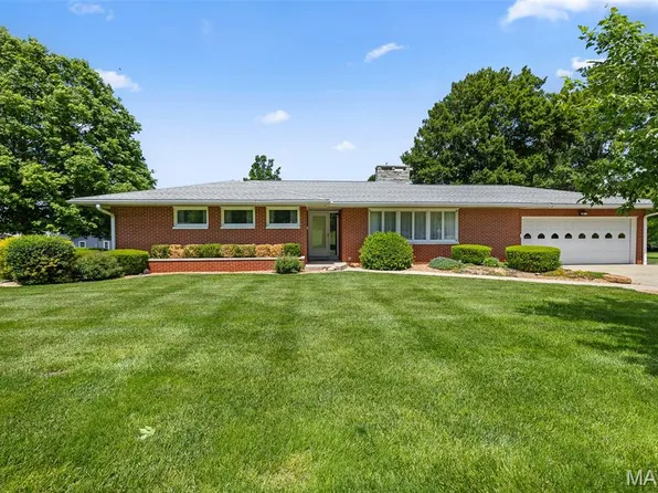 631 Yale Ave, Hillsboro, IL 62049