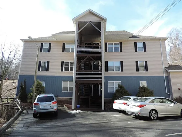 Highland Woods II - 3bd/3ba: Upscale Student-Living! Minutes To Downtown Boone and ASU! — Photo 2
