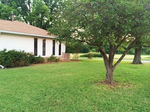 4th image of 1700 Vickie Dr
