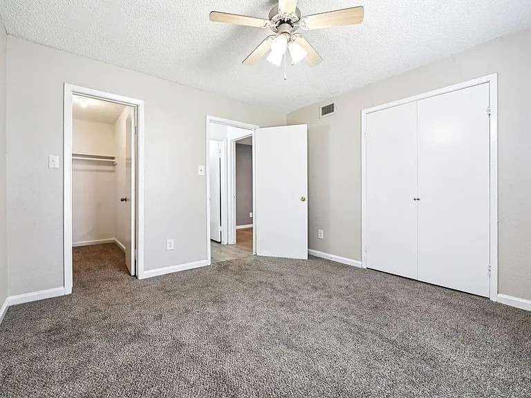 Pine Creek Apartments — Photo 37