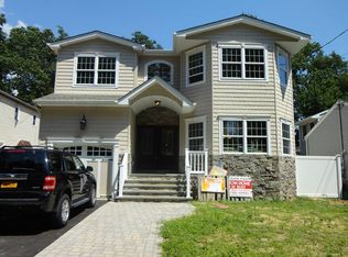 1464 Rhode Ave, Merrick, NY 11566