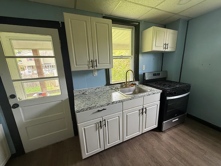 216 Crane St — Photo 4