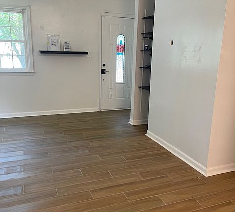 3rd image of 5594 Patricia Dr