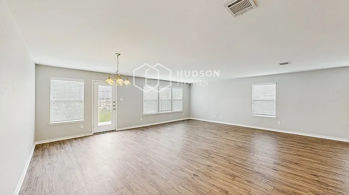 2716 Tobias Ln — Photo 8