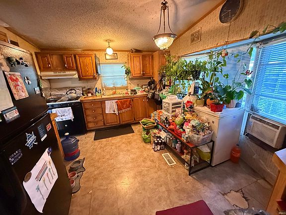 3rd image of 435 Turpie St