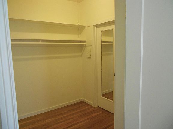 5th image of 2901 Gough St APT 104