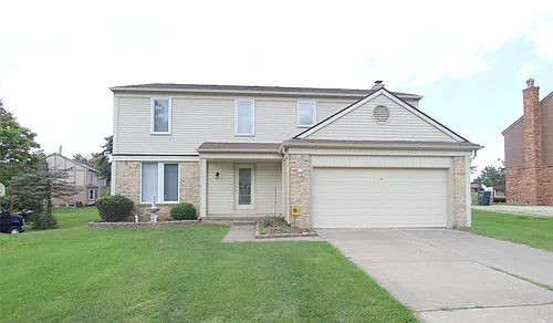5590 Greenbriar Dr Photo 1