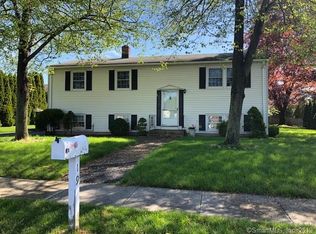 19 Collingsdale Dr, Milford, CT 06461