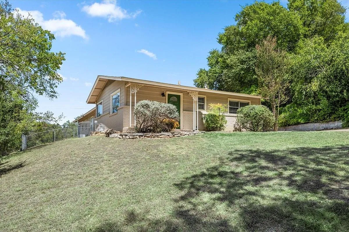 Building Photo - 3306 Westhill Dr #A