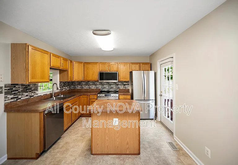 610 Kensington Dr — Photo 21