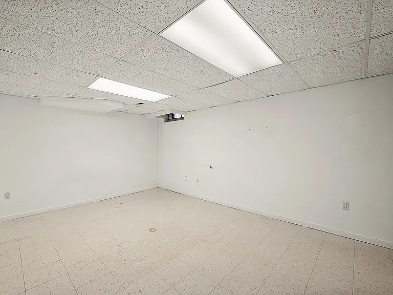 44558 Connecticut Ct — Photo 40