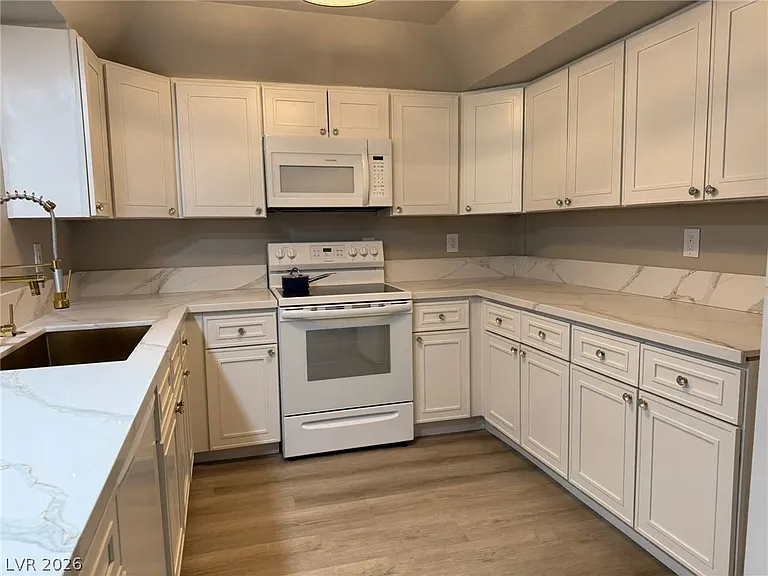 3930 University Center Dr #302 — Photo 9