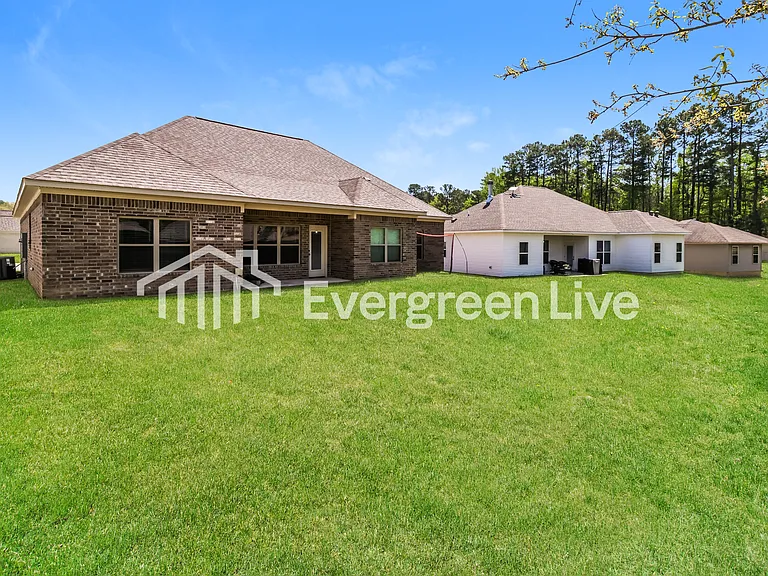 4568 Western Woods Dr — Photo 15