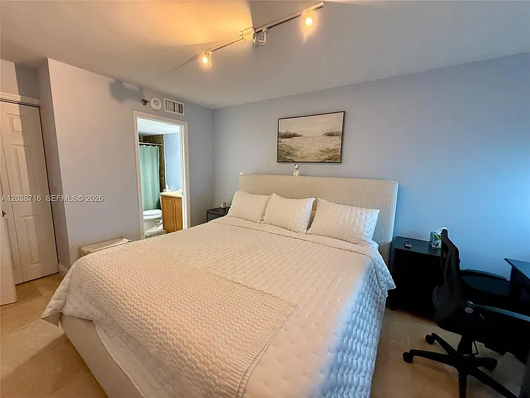 770 Claughton Island Dr #2016 — Photo 8