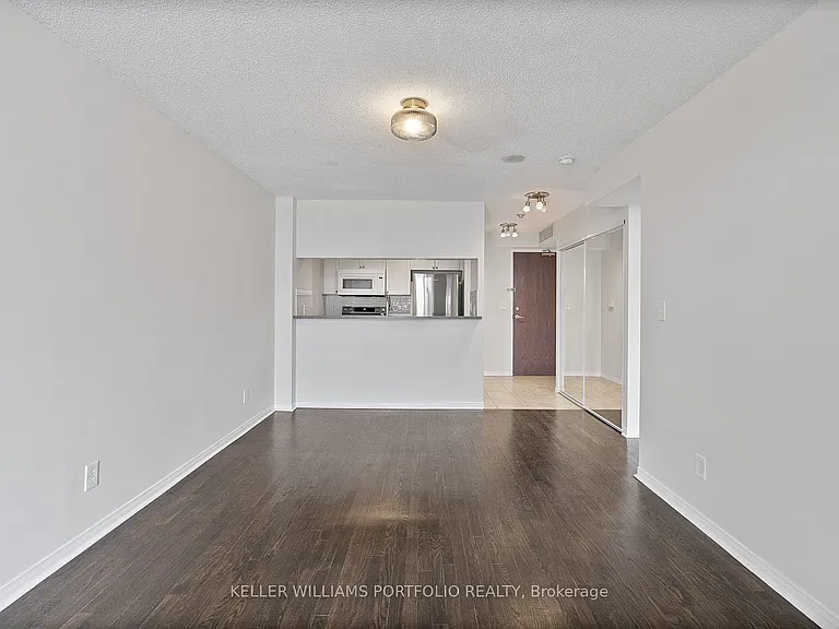 1829 Queen St E #408 — Photo 13