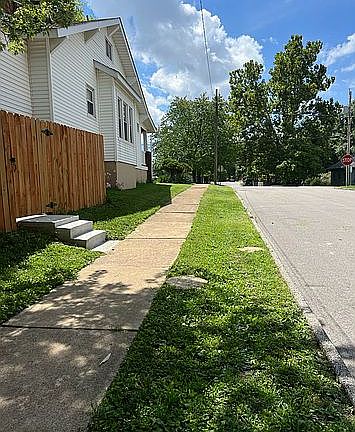 Exterior, side yard