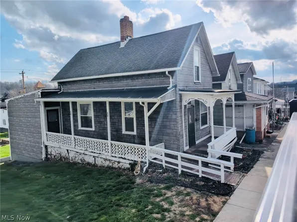 320 Sherman St, Dennison, OH 44621