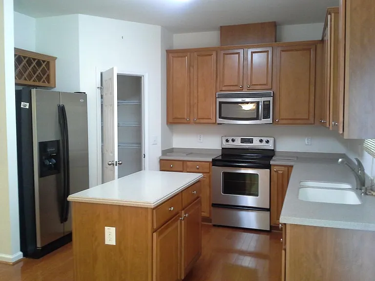 205 Hampshire Downs Dr — Photo 9