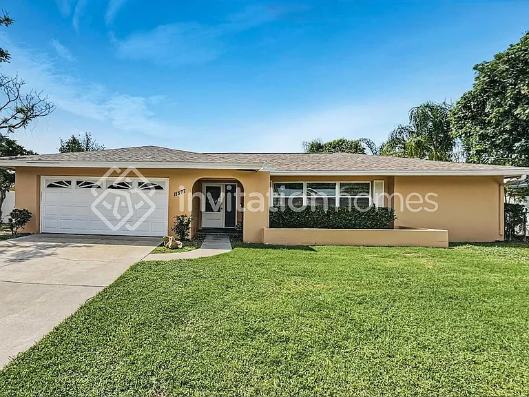 11577 Pine St — Photo 1