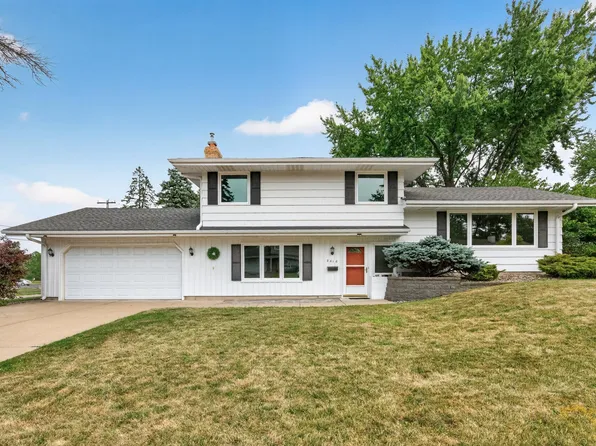 8616 34th Ave N, New Hope, MN 55427