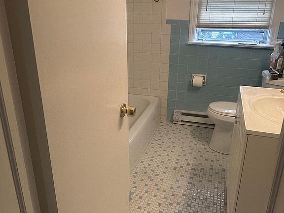 5th image of 204 N Park St #1
