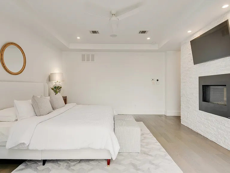 6420 Kenwood Ave — Photo 7