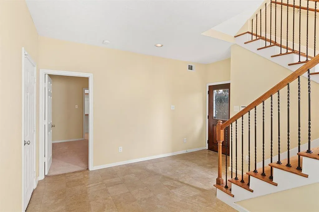 3 bed, 3.5 bath, 2664 sqft, $2,850 — Photo 4
