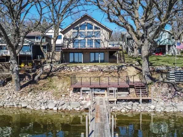 17032 255th Ave, Spirit Lake, IA 51360