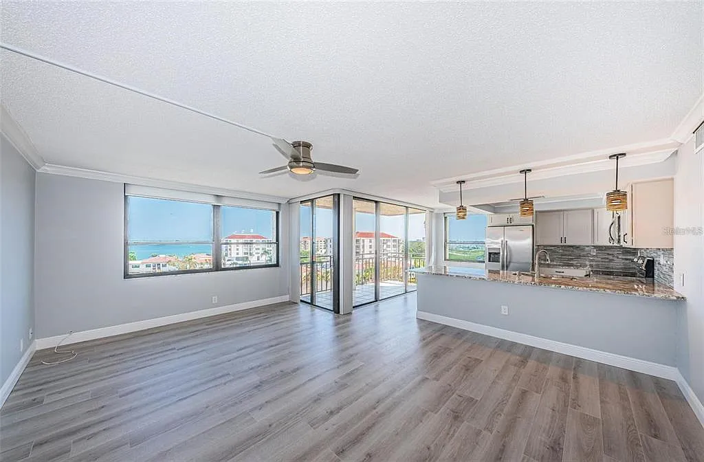2 bed, 2.0 bath, 1054 sqft, $2,999 — Photo 4