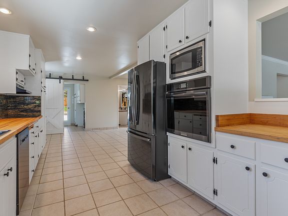 3rd image of 2325 Homestead Pl