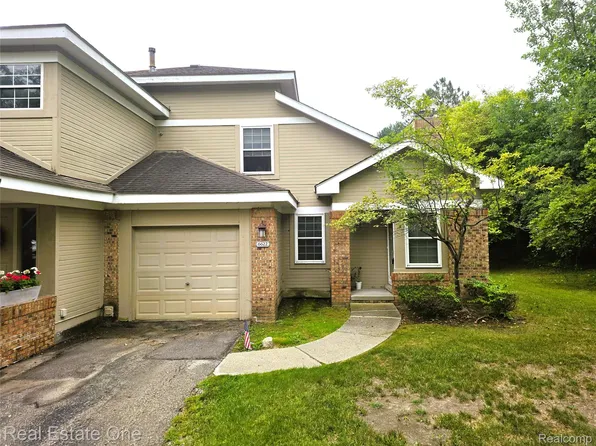 6622 Fieldstone Ct, West Bloomfield, MI 48322