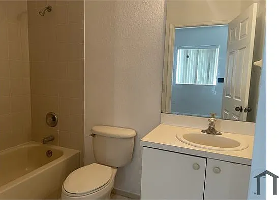 2 bed, 1300 sqft, $2,500 — Photo 3