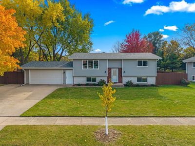 247 Sunny Hill LANE, Oconomowoc, WI, 53066