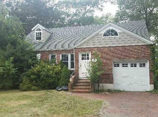 621 Asharoken Blvd, Bay Shore, NY 11706