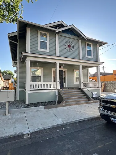327 SW 2nd St Photo 1