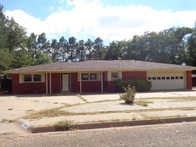2405 N 3rd St, Tahoka, TX, 79373