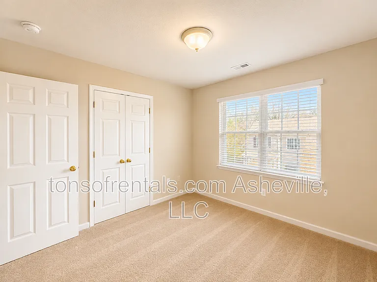 85 Farington Cir — Photo 15
