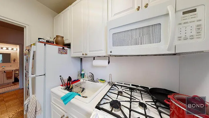 Rented by Bond New York | media 9