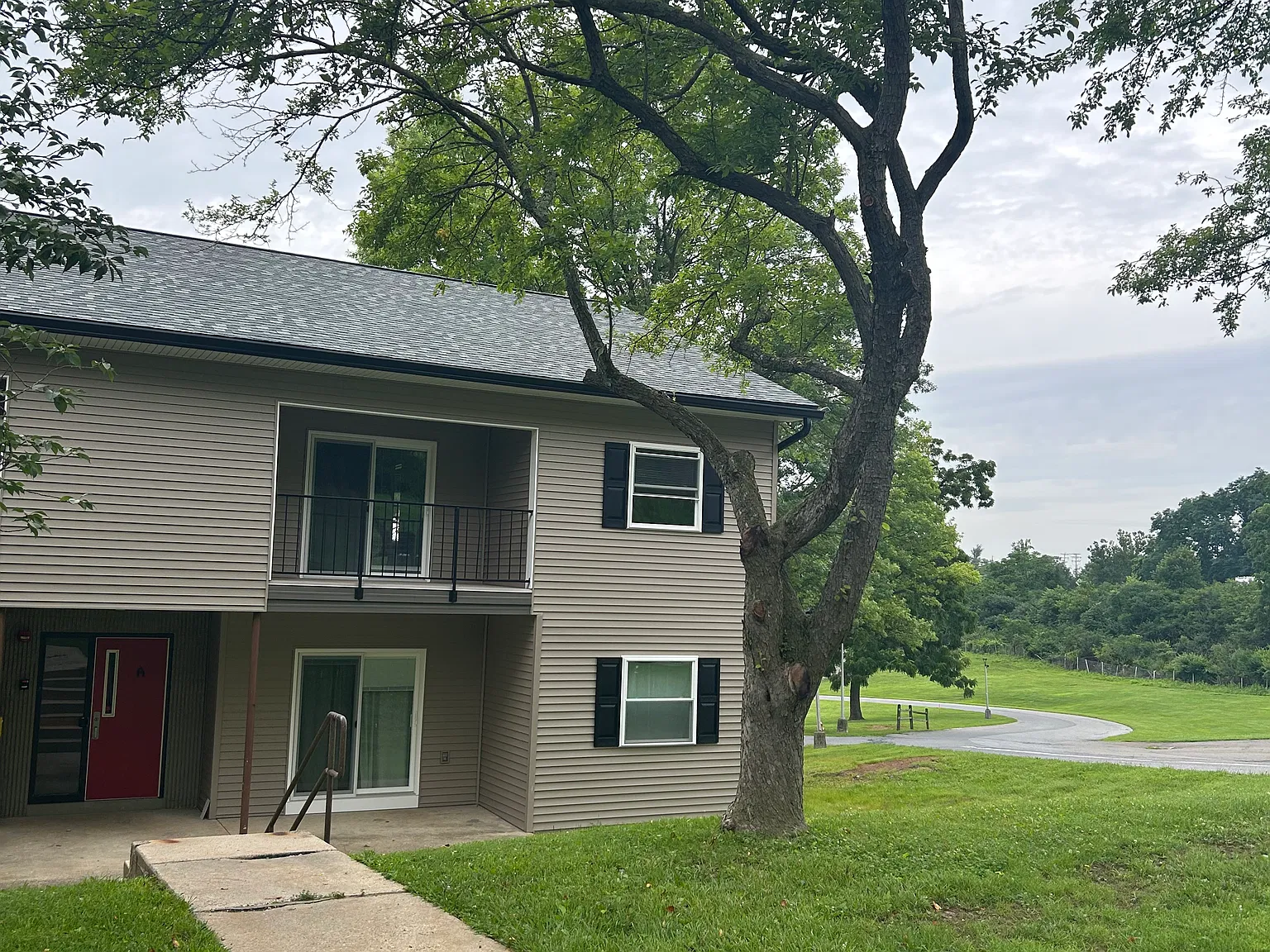 2 bed, 930 sqft, $1,650 — Photo 1