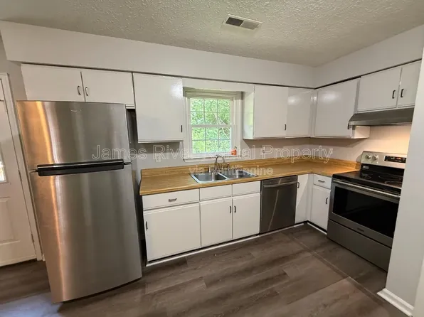 103 Daniel St #D, Brookneal, VA 24528