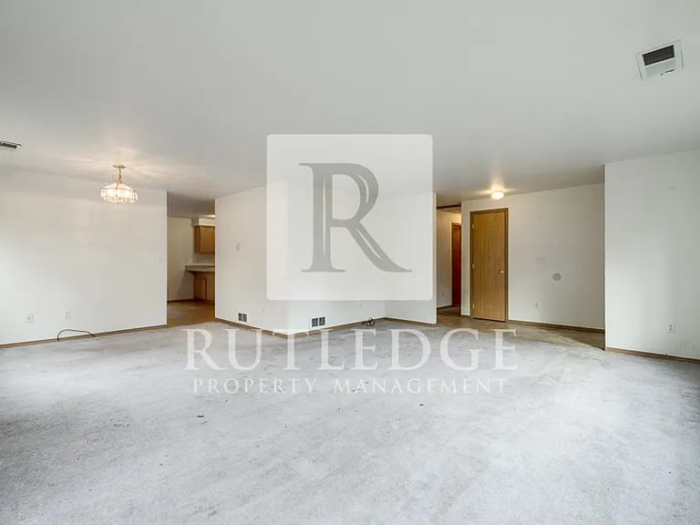 120 Mallory Ln — Photo 9